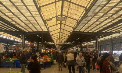 Çanakkale Cuma Pazarı’nda Fiyatlar Cep Yakıyor: Yaz Meyveleri Tezgâhlarda, Erik Zirvede