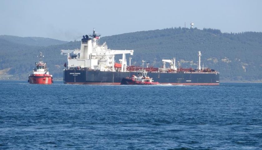 Çanakkale Boğazı'nda ham petrol tankeri sürüklendi   