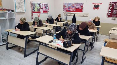 Lapseki’de Veliler Kitap Okuma Yarışmasında Buluştu