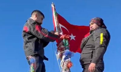 Sarıkız Türbesi'ne bayrak asmak için Kaz Dağları'na tırmandılar