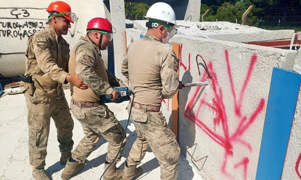 Çanakkale AFAD'dan askeri personele enkazda arama kurtarma eğitimi