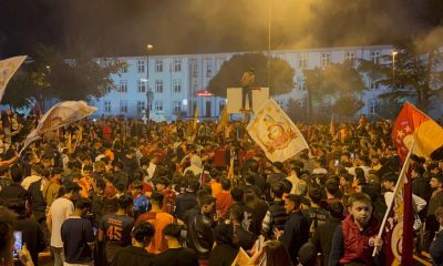 Galatasaraylılar Çanakkale sokaklarında şampiyonluk coşkusu yaşadı