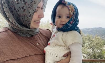 Sosyal medyayı sallayan ikili: Anne ve 7,5 aylık kızı izleyenlerin yüzünde tebessüm bırakıyor