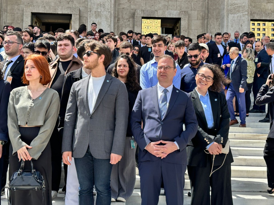 121822_wuciwug_1044a46b_iyi-parti-grup.jpeg