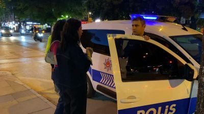 ATM'de unutulan parayı görüp polise teslim etti