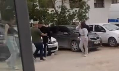 Kızların kavgasını ayıran vatandaşlara bıçakla saldırdı