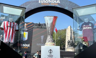 İlhan Mansız, UEFA Avrupa Ligi kupasını Beşiktaş Meydanı'na getirdi