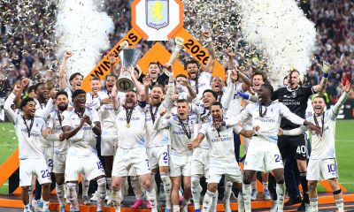 UEFA Avrupa Ligi şampiyonu Aston Villa kupasını aldı