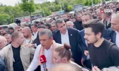 Özgür Özel meclise yürüyor
