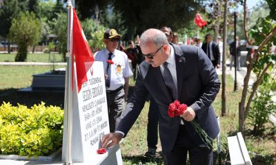 Çanakkale’de bayramın ilk durağı şehitlik oldu: Aziz şehitler dualarla anıldı