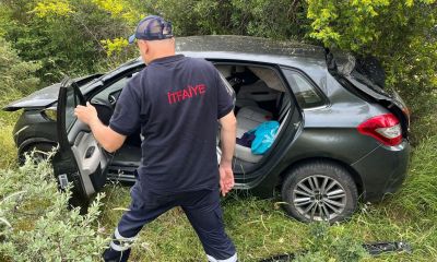 Ayvacık'ta otomobil şarampole yuvarlandı: 2 kişi yaralandı