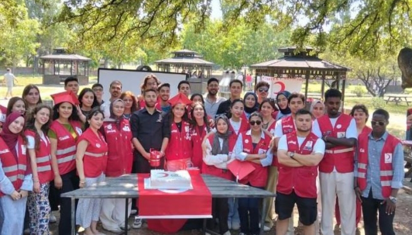 Genç Kızılay Gönüllülerine Duygu Dolu Veda: Mezuniyet Şöleni Coşkuyla Kutlandı