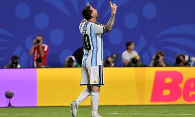 Messi'nin tarihe geçtiği maçta son şampiyon galibiyetle başladı