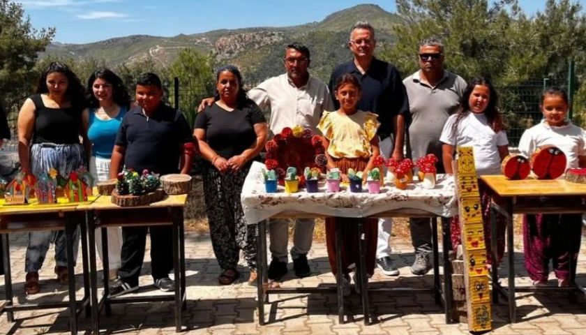 İYİ Partili Murat Çağlayan Kayadere İlkokulu Öğrenci Sergisine Katıldı