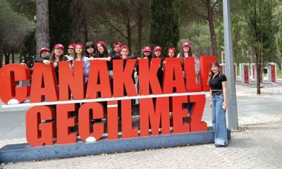 Sınıf duvarları yıkıldı, tarih yerinde öğrenildi: Eceabatlı öğrenciler 