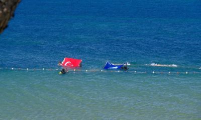 Çanakkale'de Tarihi Anlar! Mavi Bayrak Denizden Gelip Göndere Çekildi