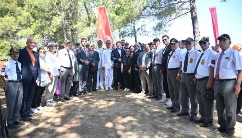 Tarihe vefada en anlamlı buluşma: Çanakkale’nin mezarı bilinen tek şehit doktoru kabri başında anıldı!
