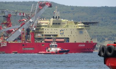 Boru döşeme gemisi 'JSD 6000' Çanakkale Boğazı'ndan geçti