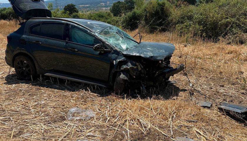 Çan'da otomobil tarlaya uçtu: 2 yaralı