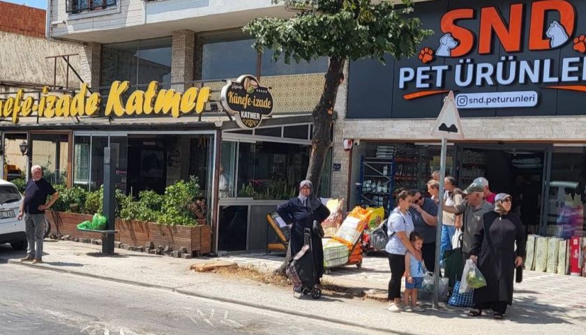 Setboyu'ndaki 102 Nolu Durak Bir Haftadır Yenilenmeyi Bekliyor