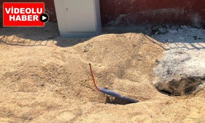 Okul Yanında Endişe Yaratan Görüntü: Elektrik Panosunun Önünde Açıkta Kalan Kablo Tedirgin Etti