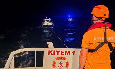 Çanakkale Boğazı’nda sürüklenen tekne kurtarıldı