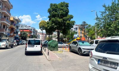 Boş Park Yeri Varken Dörtlüyle Yol Kenarında Durdu, Trafik Aksadı
