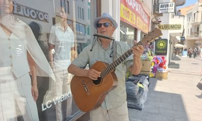 58 Yıllık sanat birikimini gönüllere taşıyan 72 yaşındaki müzisyen