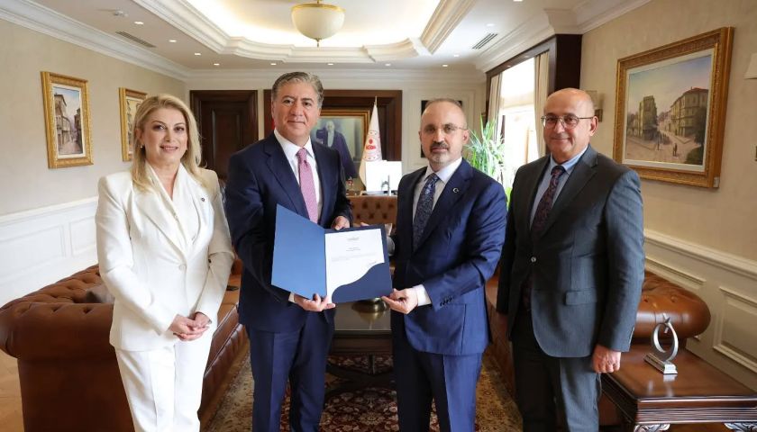 Yeni Parti'nin kuruluş dilekçesini Bakan Yardımcısı Turan teslim aldı