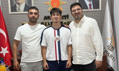 18 yaşına girer girmez AK Parti’ye katıldılar: Kepez’de gençlere anlamlı karşılama