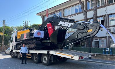 Ayvacık Belediyesi'ne 22 tonluk ekskavatör hibe edildi