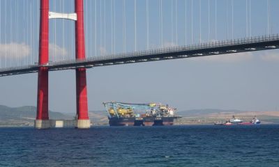 Dünyanın en büyük üçüncü yarı batık vinç ve boru döşeme gemisi 1915 Çanakkale Köprüsü altından