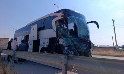 Yolcu otobüsü kamyonete çarptı: 1 ölü, 15 yaralı   