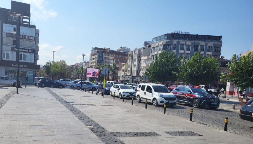 Çanakkale’de pazartesi sabahı iskele kuyruğu şaşırttı