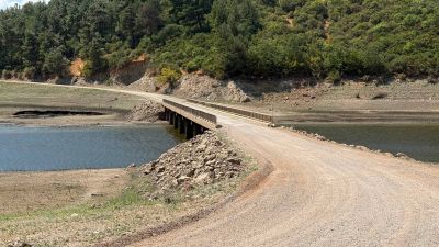 Yenice'de baraj suları çekildi, köprü ulaşıma açıldı