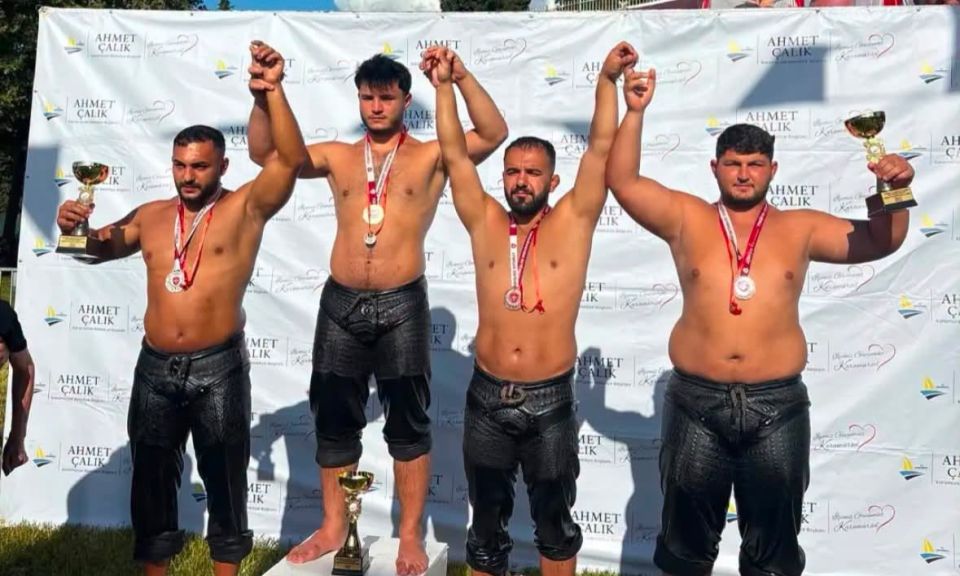 Bayramiç Belediyespor güreşçisi Tekin, Karamürsel'den madalya ile döndü
