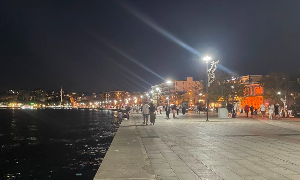 Çanakkale Kordonboyu, akşam saatlerinde insan akınına uğruyor
