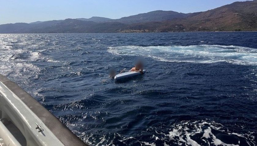 Çanakkale Boğazı’nda sürüklenen 2 kürek sörfçüsü kurtarıldı