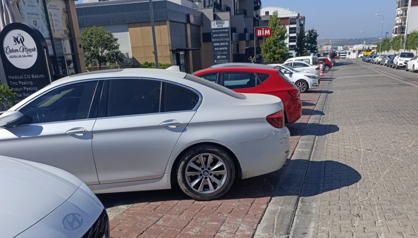 Kepez’de Yaya Yolu Otoparka Döndü!