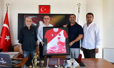 Çanakkalespor’dan Birol Arslan’a 60. yıl forması: “Bu şehrin ortak değeri”