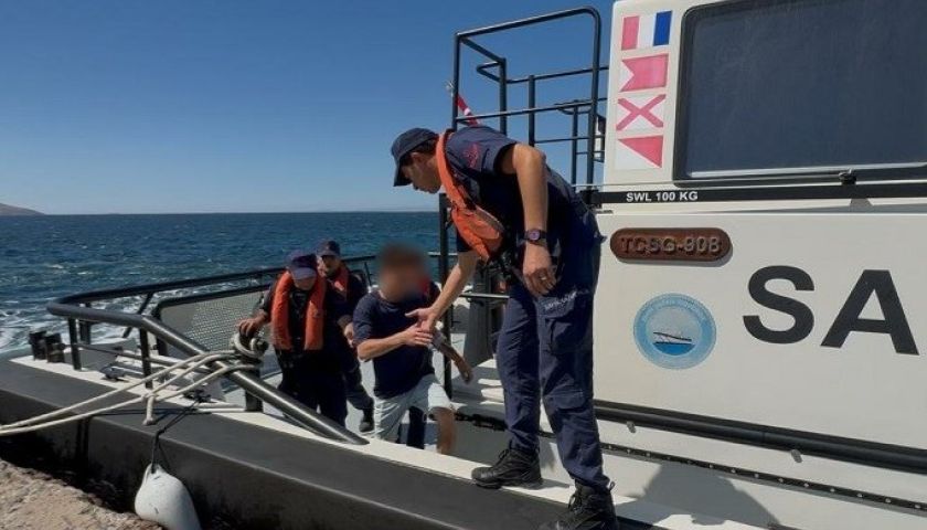 Bozcaada açıklarında gemide rahatsızlanan personelin tıbbi tahliyesi gerçekleştirildi 