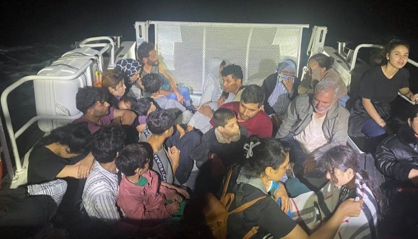 Ayvacık açıklarında 37 kaçak göçmen ve 2 organizatör yakalandı   