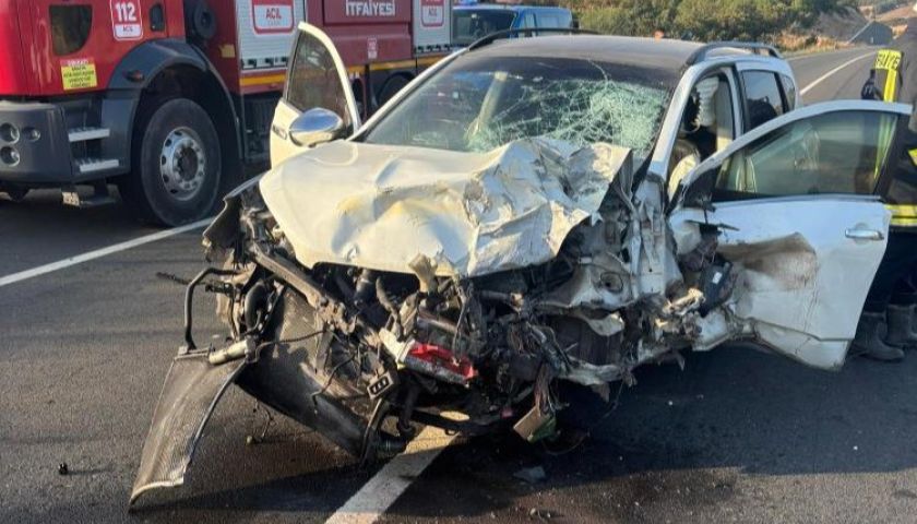Çanakkale’de 2 otomobil kafa kafaya çarpıştı: 1 ölü   