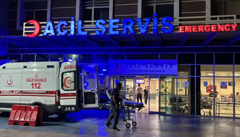 Çanakkale'de evinde rahatsızlanan komedyen Cem Yılmaz hastaneye kaldırıldı
