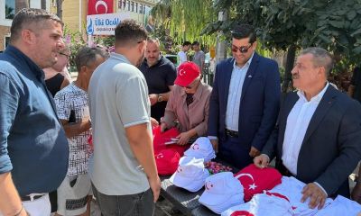 MHP ve Ülkü Ocakları, Gökçeadalılara Türk bayraklı tişört ve şapka hediye etti