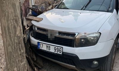Ayvacık’ta duvara çarpan aracın sürücüsü hayatını kaybetti