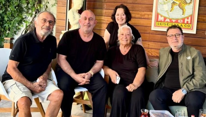 Kalp krizi geçiren Cem Yılmaz'dan mutlu aile fotoğrafı