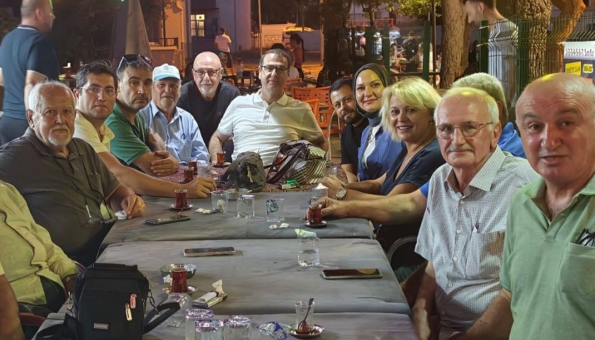 İYİ Parti Çanakkale Teşkilatı Sahada: Adres Bu Kez Park Kahvesi Oldu