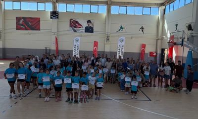 Bozcaada'da Yaz Çocuk Spor Programı katılımcıları sertifikalarını aldı