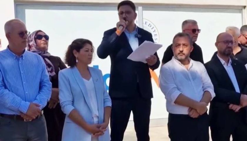 AK Parti Kepez teşkilatından belediye önünde ikinci protesto